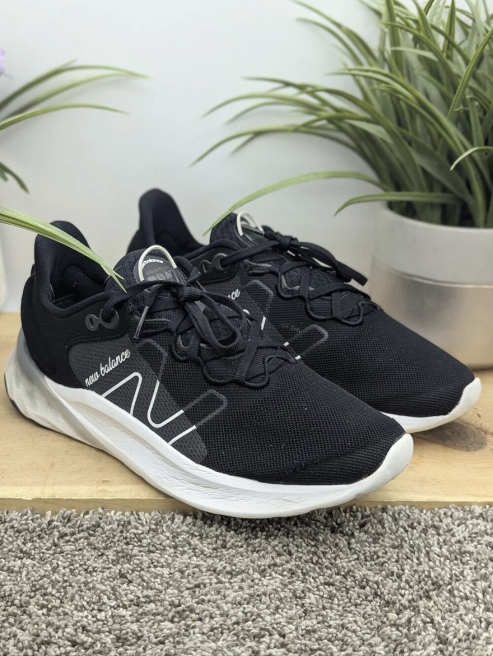 New Balance Fresh Foam Roav Mens Size 8.5D Running Shoes Women's Size 10 Walking